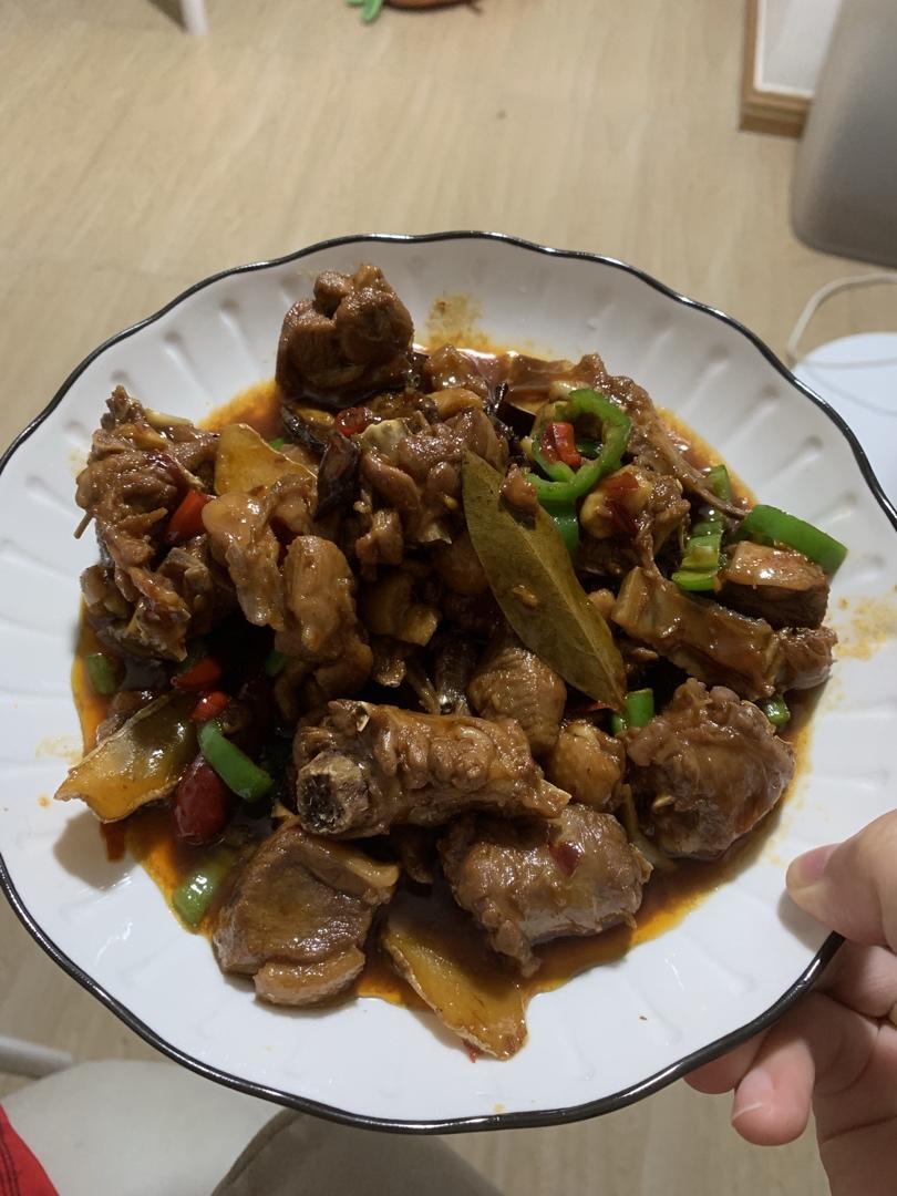 传统正宗的啤酒鸭配方和做法，鲜嫩香浓，只需炒千万不要焯水