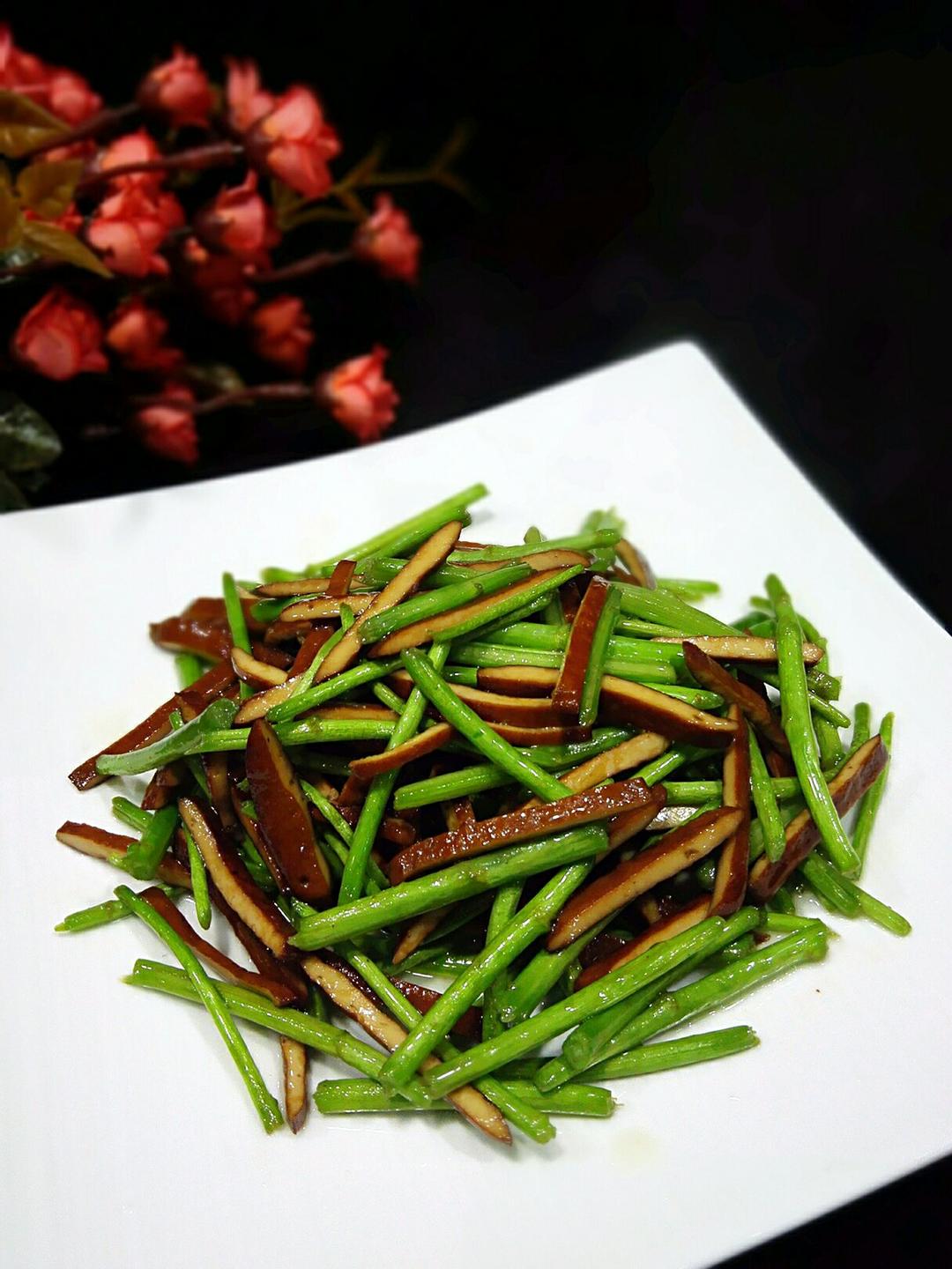 康乃馨1975做的芦蒿炒香干