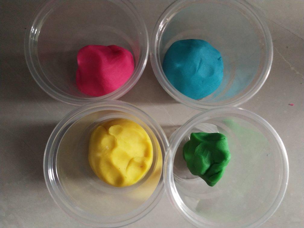 用面粉自己做橡皮泥(细节详细到你不会失败)