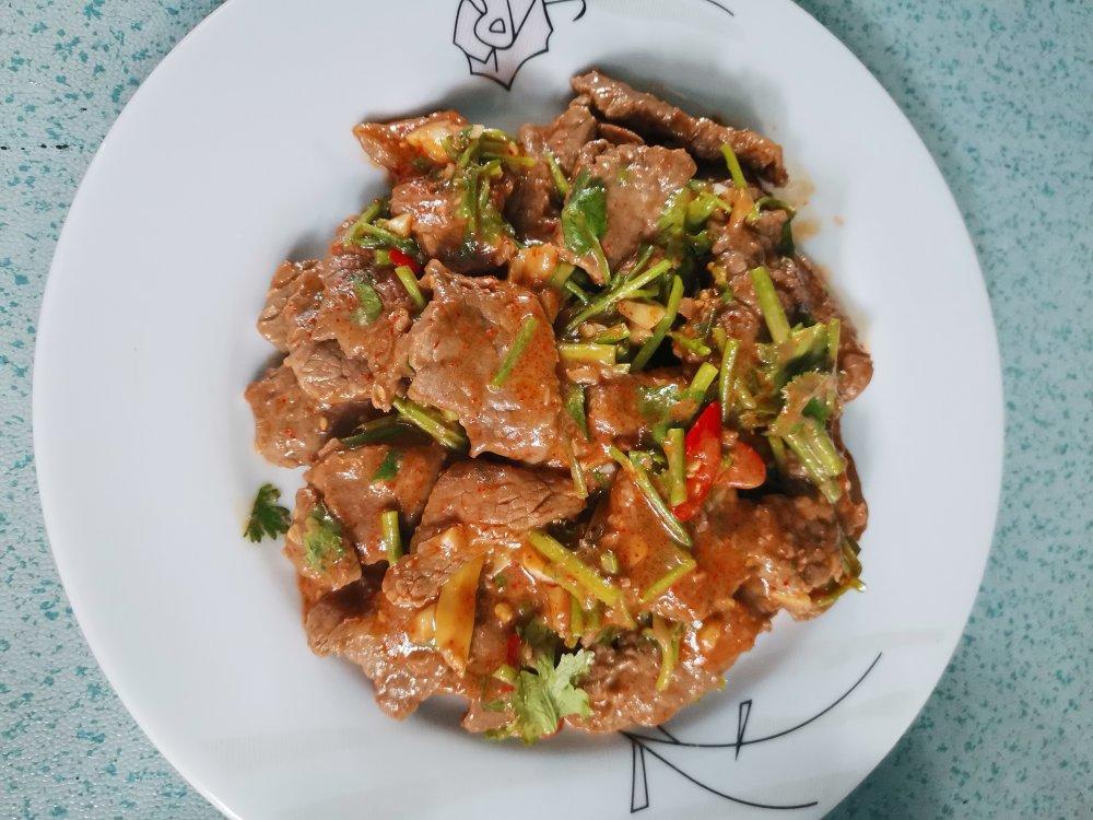 朵儿厨房｜瘦身塑形绝绝子：香菜拌牛肉
