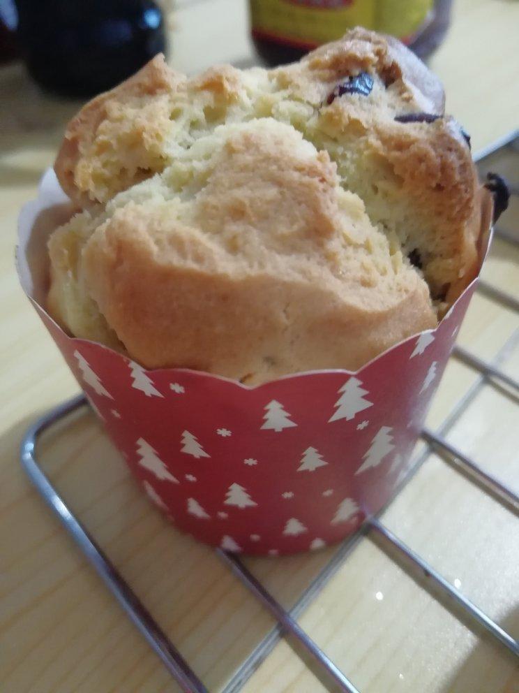 准备祖传的香蕉蓝莓玛芬蛋糕