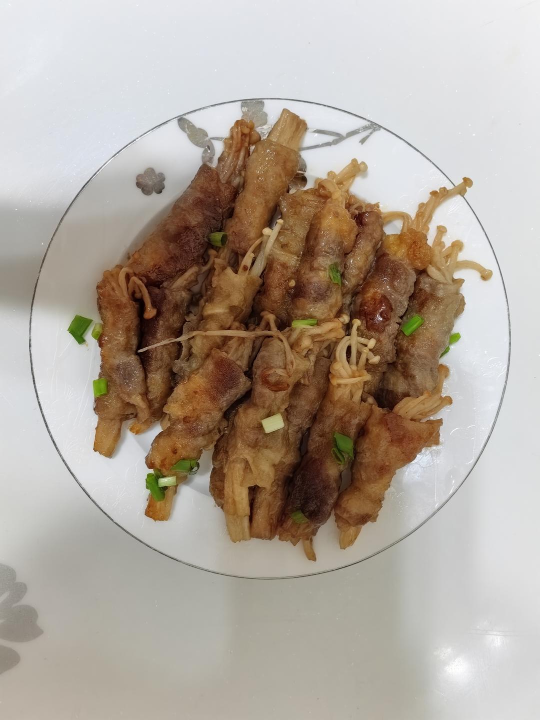 好吃到舔盘的肥牛金针菇卷