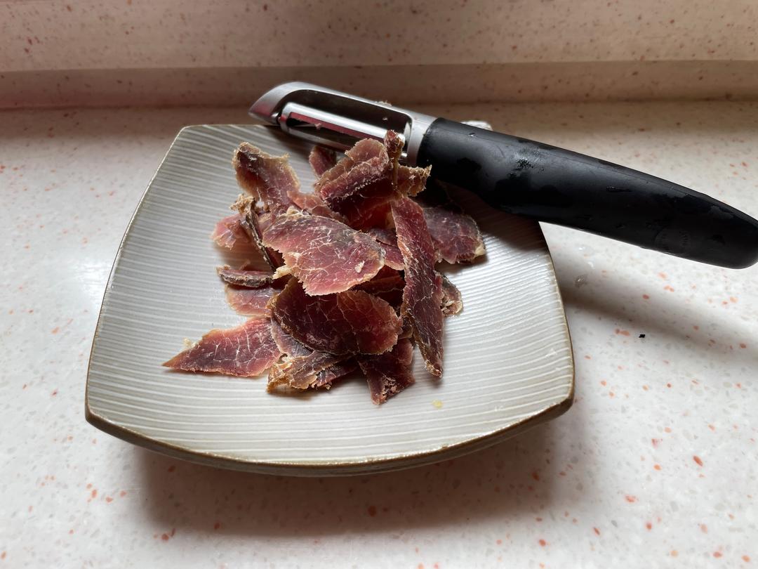 🥓云南牛干巴炒芦笋～春天的味道