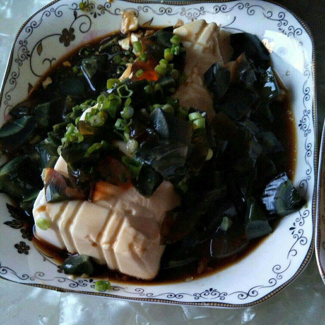 凉拌皮蛋豆腐