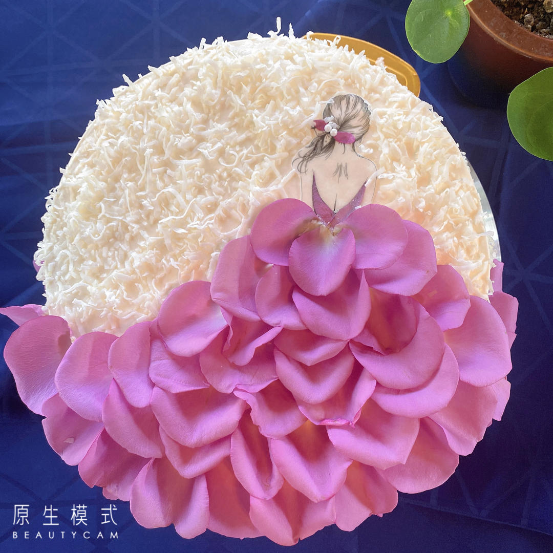 玫瑰花瓣生日蛋糕