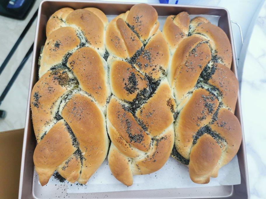 黑芝麻奶酥排包
