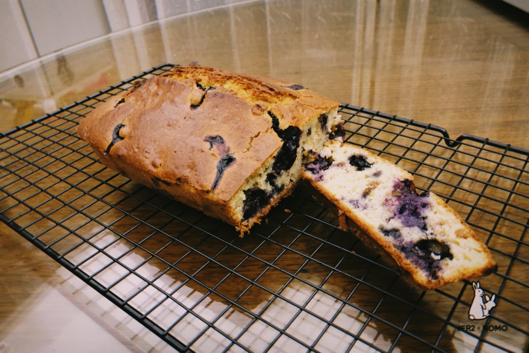 准备祖传的香蕉蓝莓玛芬蛋糕