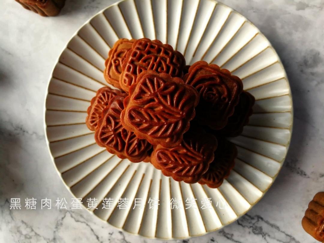 黑糖肉松蛋黄莲蓉月饼