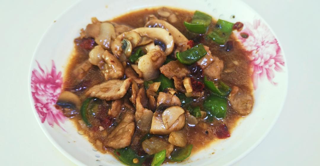 超下饭蘑菇炒肉