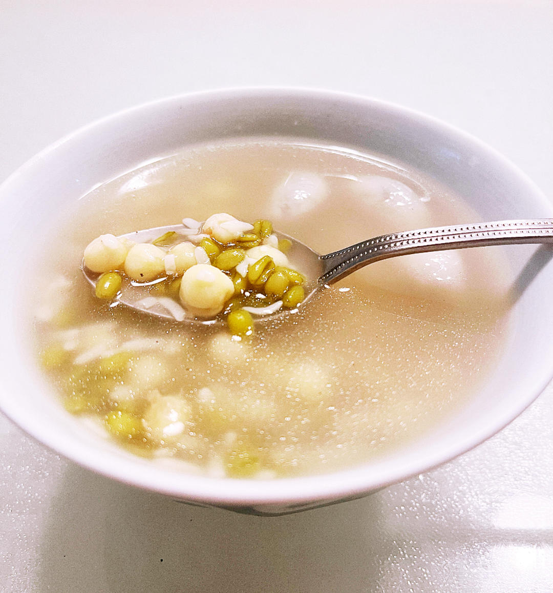 餐桌边的早餐