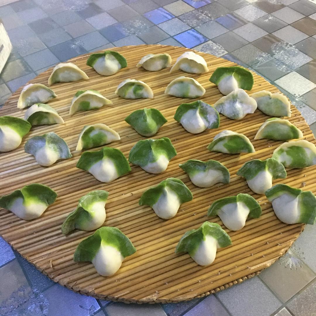翡翠白玉白菜饺子详细版（附翡翠白玉白菜饺子包法，翡翠白玉饺子皮两种制法，面包机和面，翡翠白玉烧卖，各种馅料搭配）