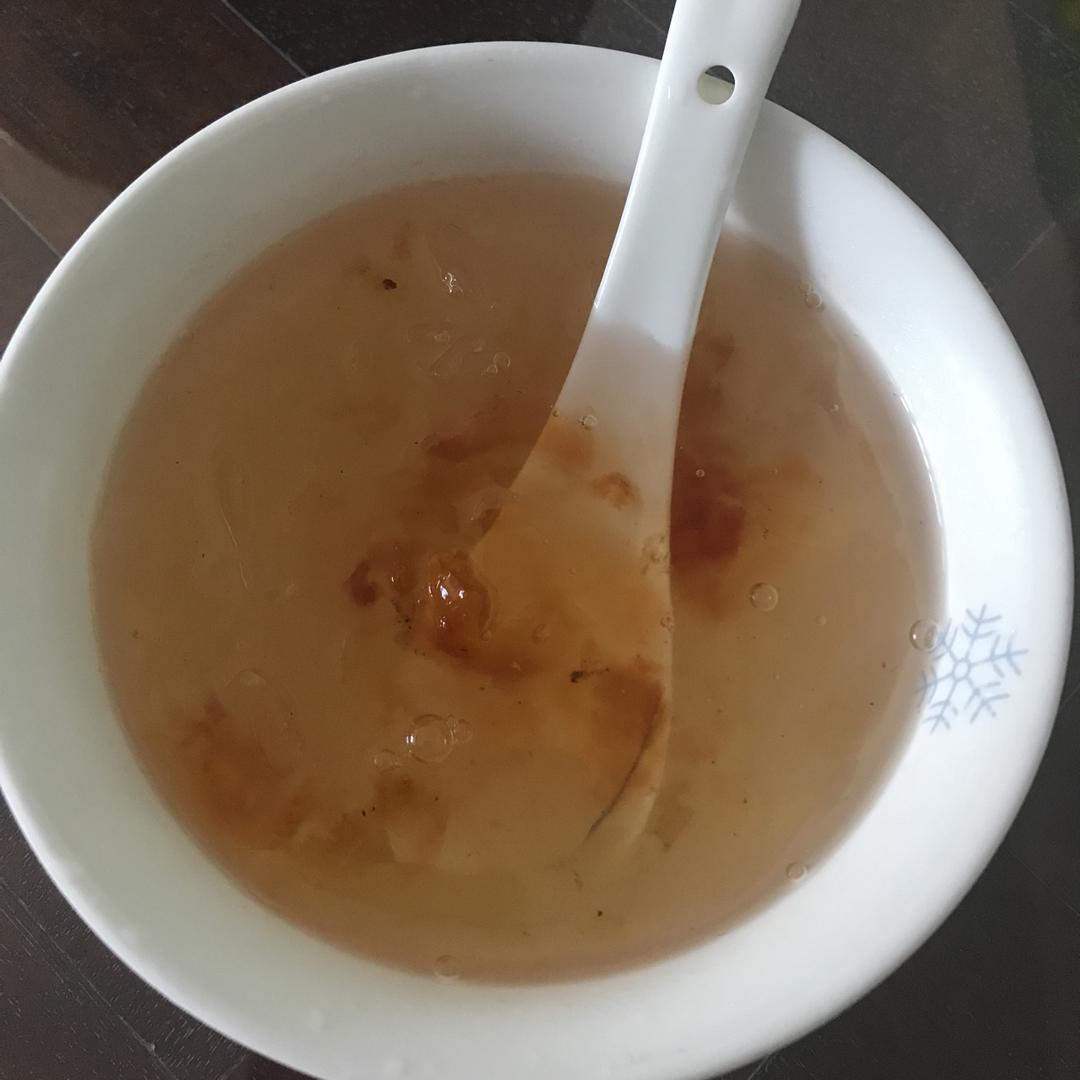 皂角米桃胶炖银耳糖水