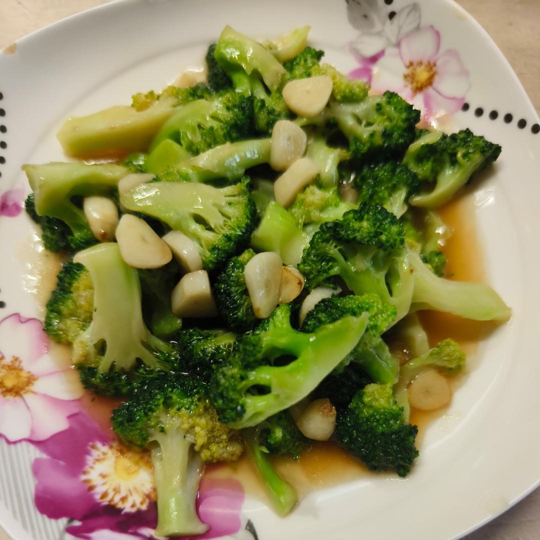 好吃到爆的耗油蒜蓉西兰花(从不修图，喜欢请关注)