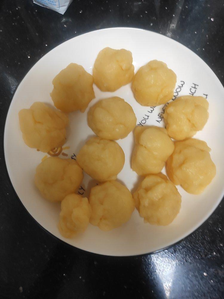 松软香甜的奶黄包，很快就可以搞定。