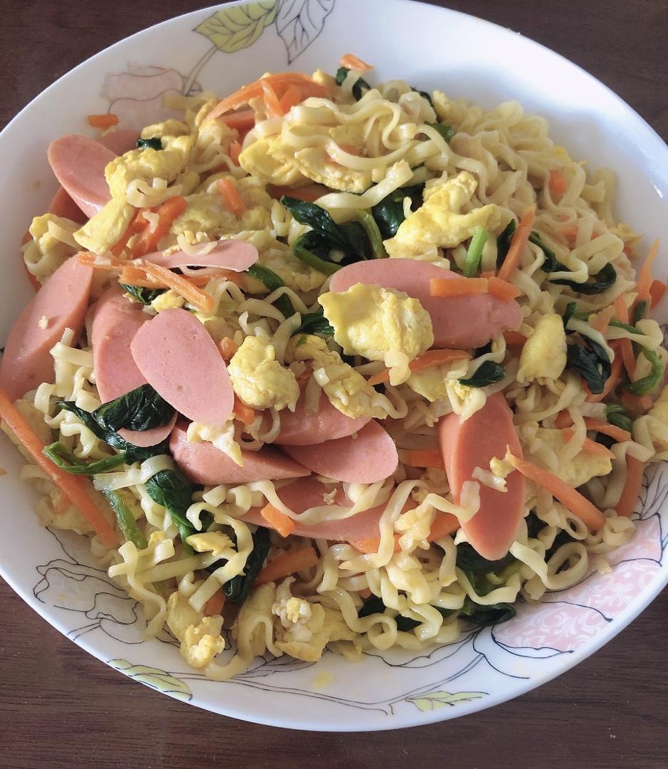 路边摊风味炒方便面