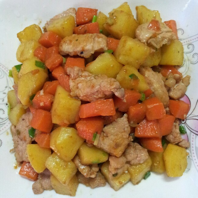 土豆胡萝卜红烧肉