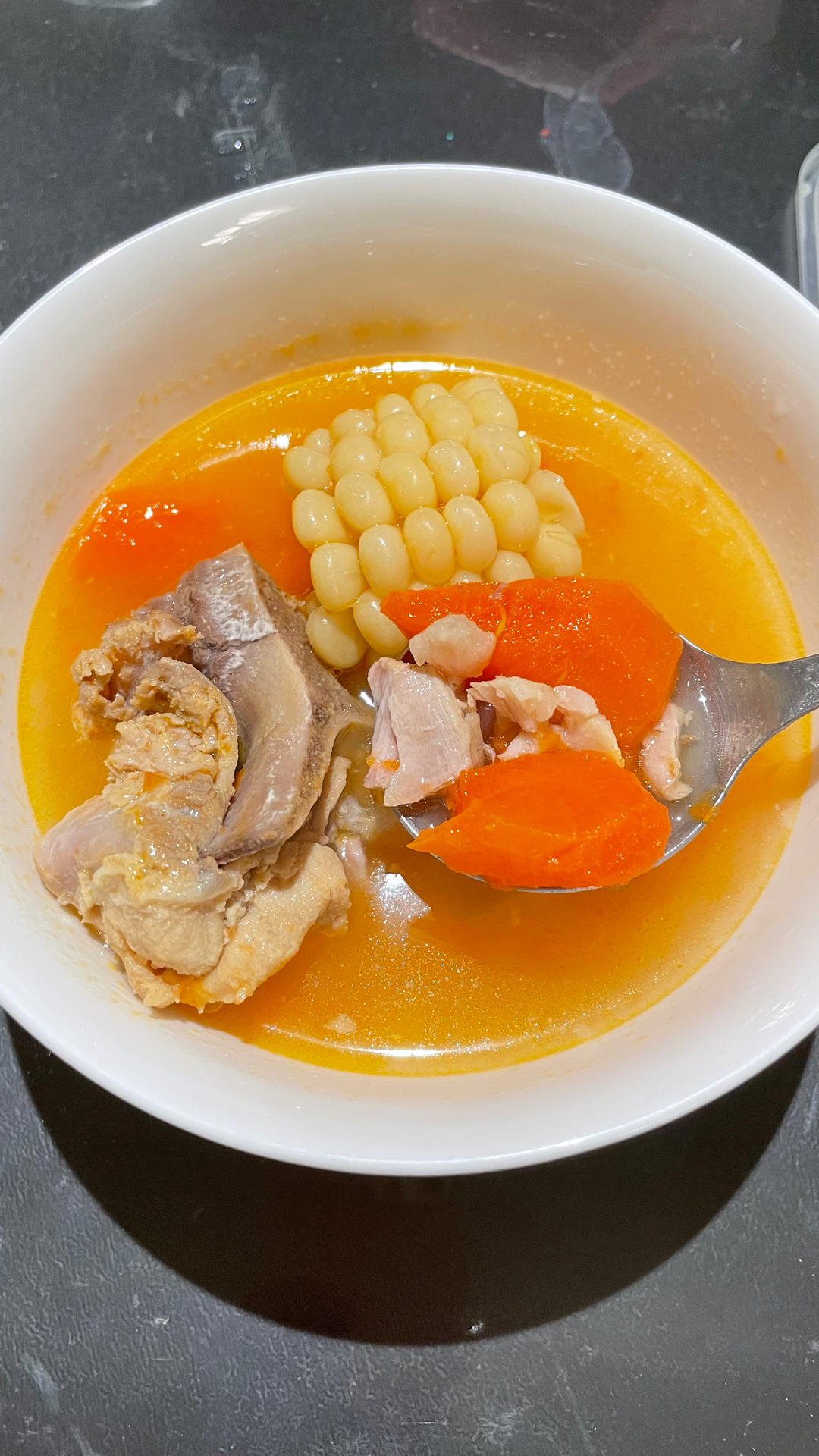 番茄玉米龙骨煲(养生，鲜掉舌头)