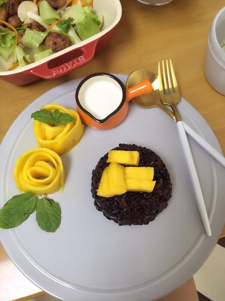 椰浆芒果糯米饭（附芒果玫瑰花做法）