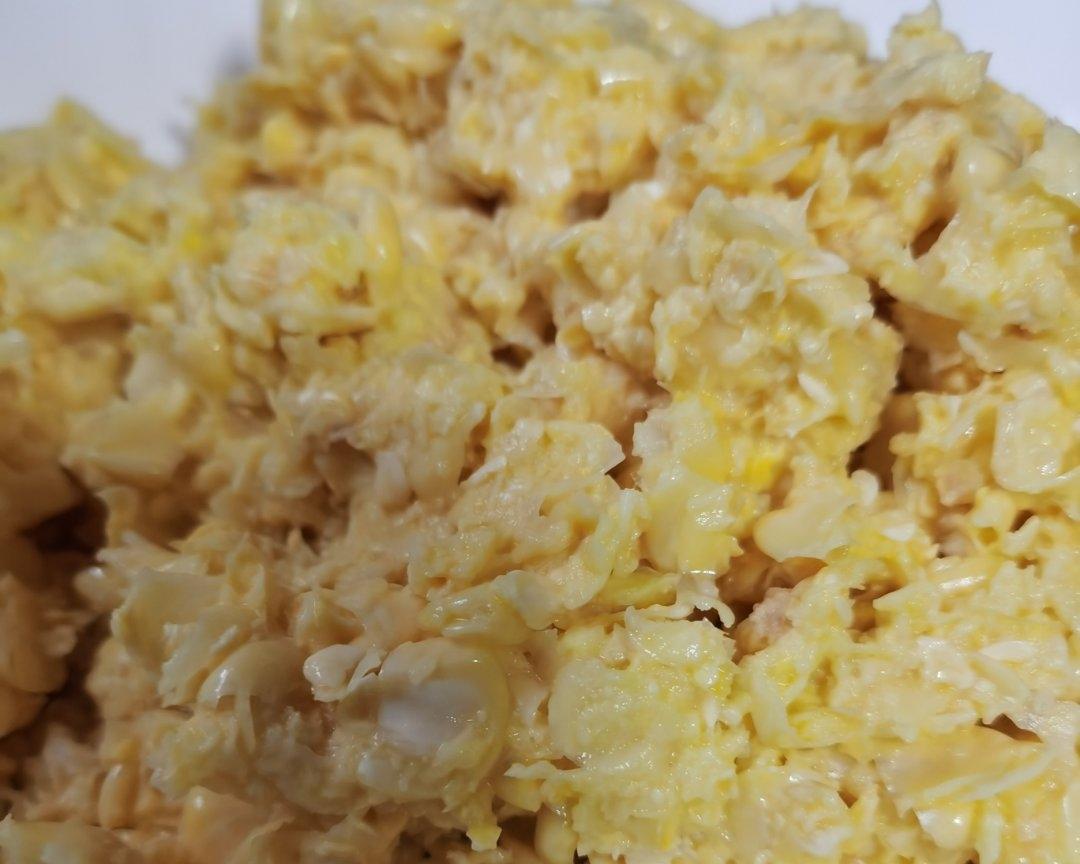 小美剥玉米