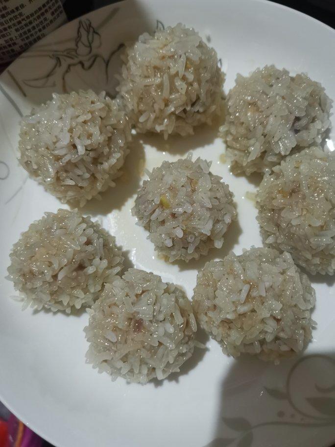 莲莲不舍做的蒸糯米丸子