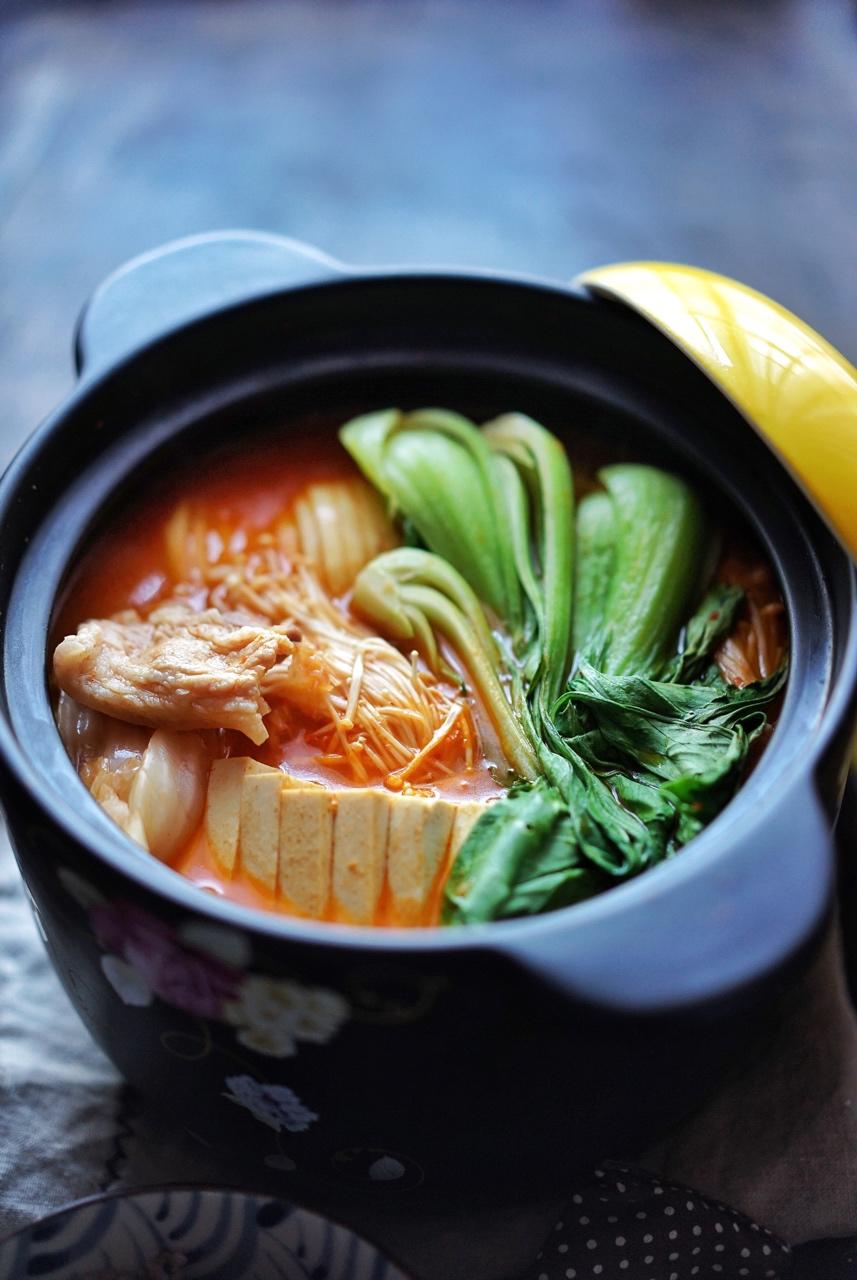 天使不白衣做的五花肉泡菜豆腐锅