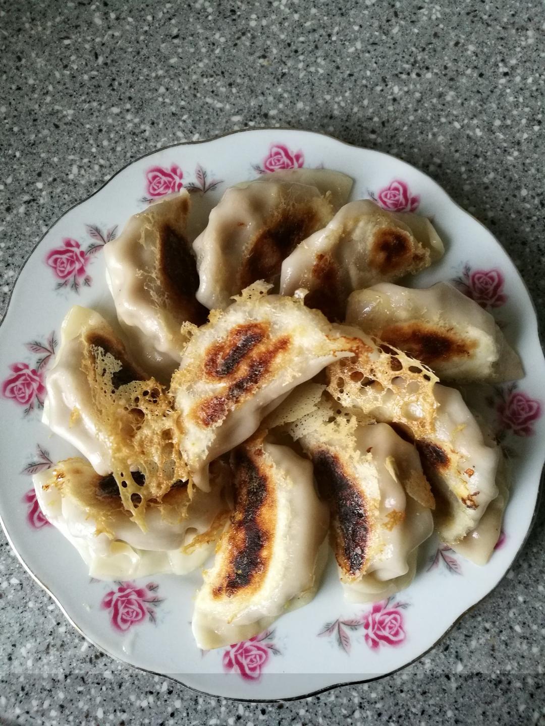 冰花煎饺 Fried Pork & Lotus Root Dumplings