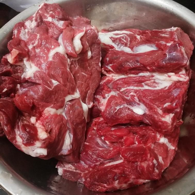 1小时煮大块🐮️牛肉，味道清香！口感酥烂！的做法 步骤1