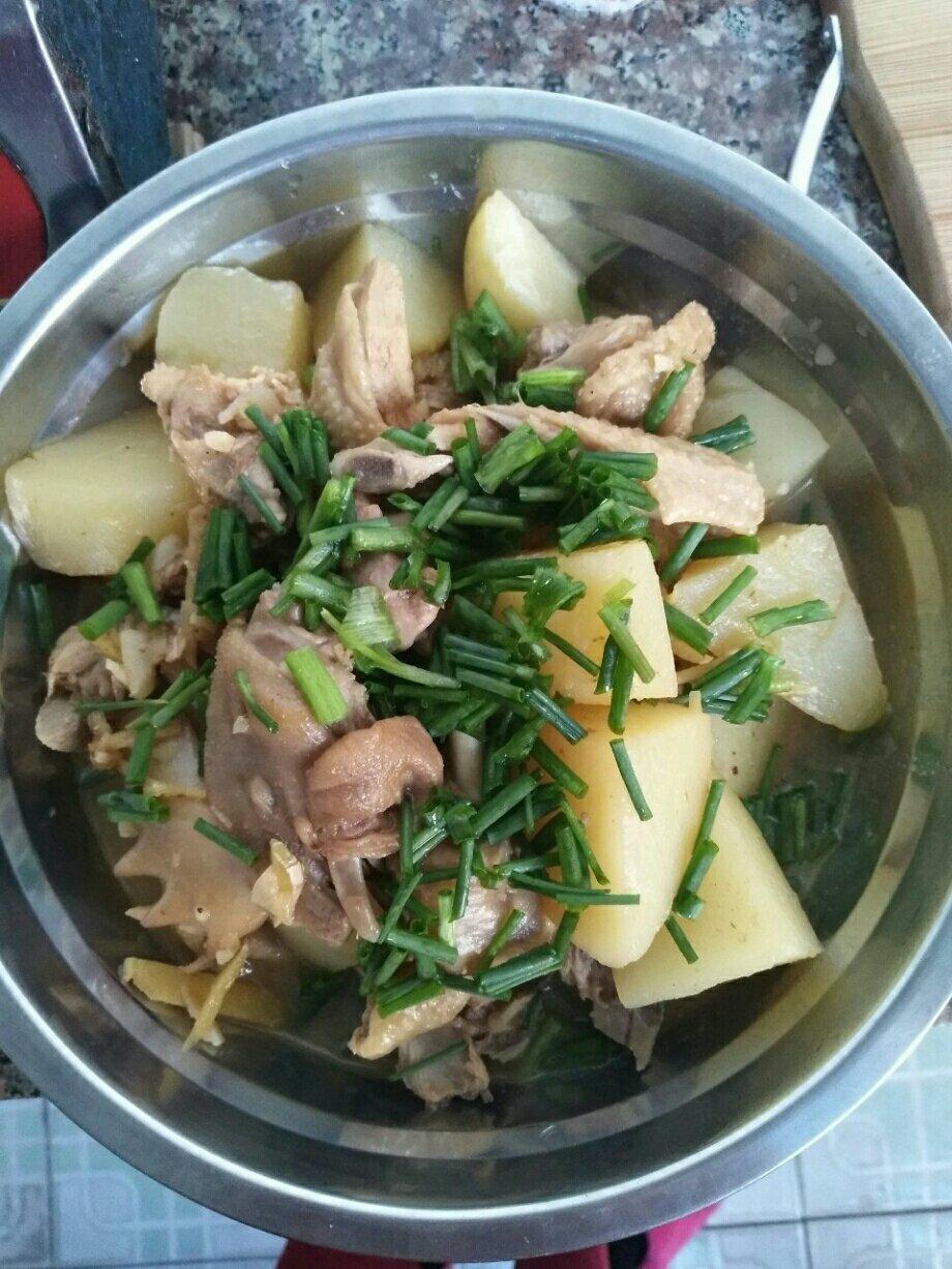 土豆炖鸡块