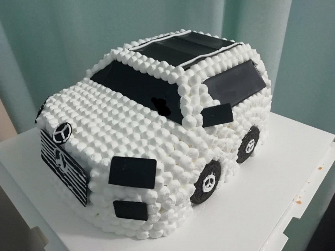 左典做的汽车生日蛋糕