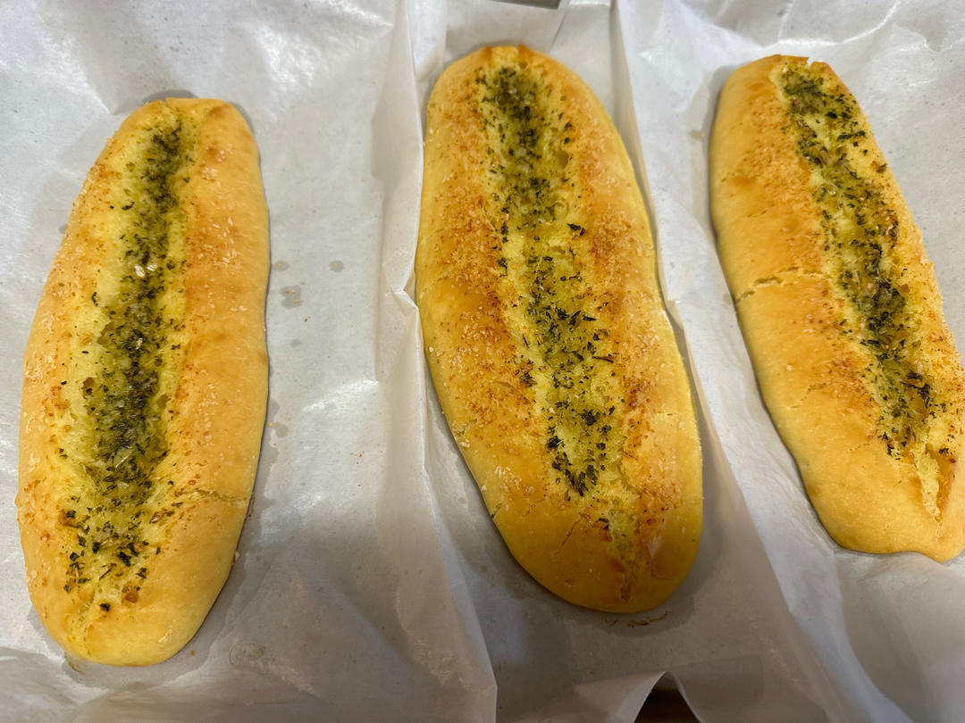 蒜香软法棍 | 山姆必买咸味面包！外酥里软超简单！