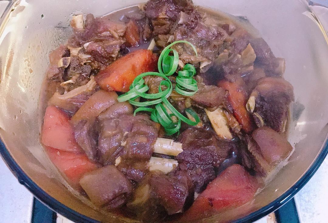 红焖羊肉炖胡萝卜