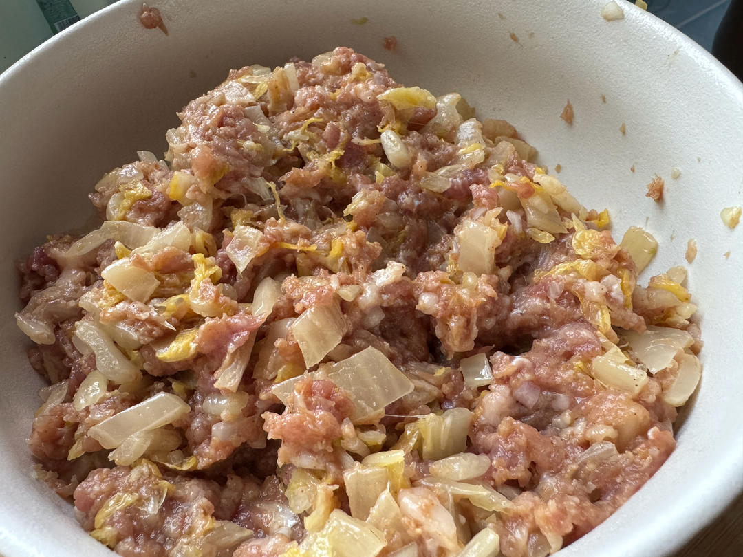 东北人家的饺子（酸菜肉馅，酸菜鸡蛋馅，白菜木耳馅）