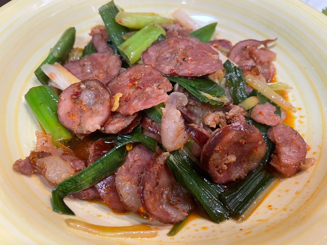 香肠省着点吃，炒蒜苗