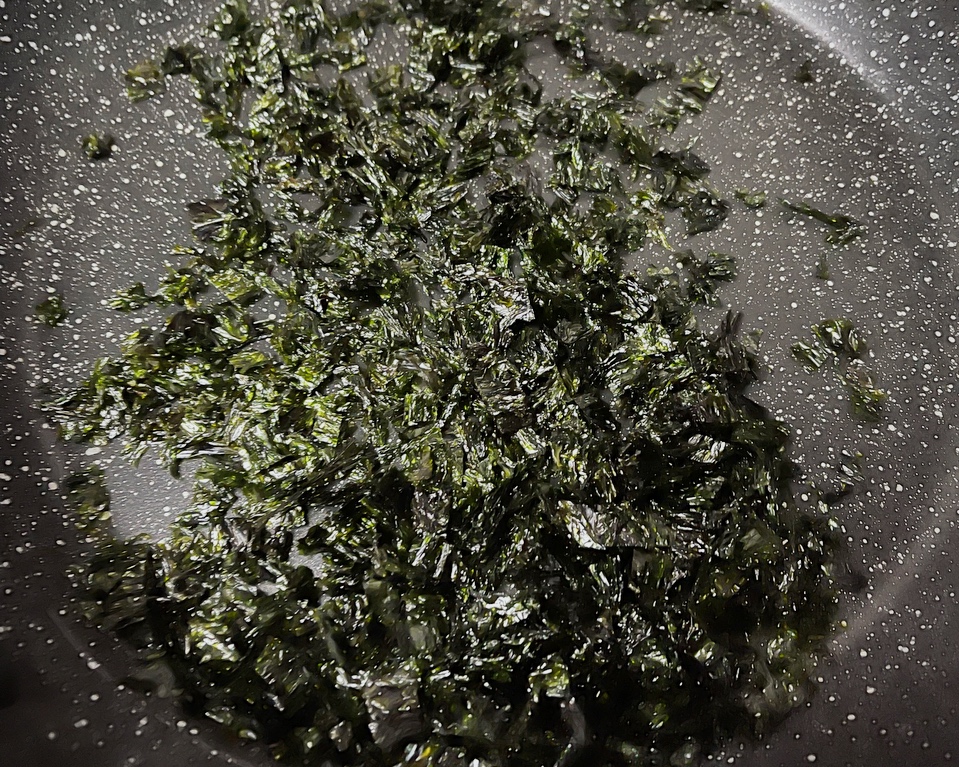 辅食海苔虾皮拌饭料的做法 步骤2