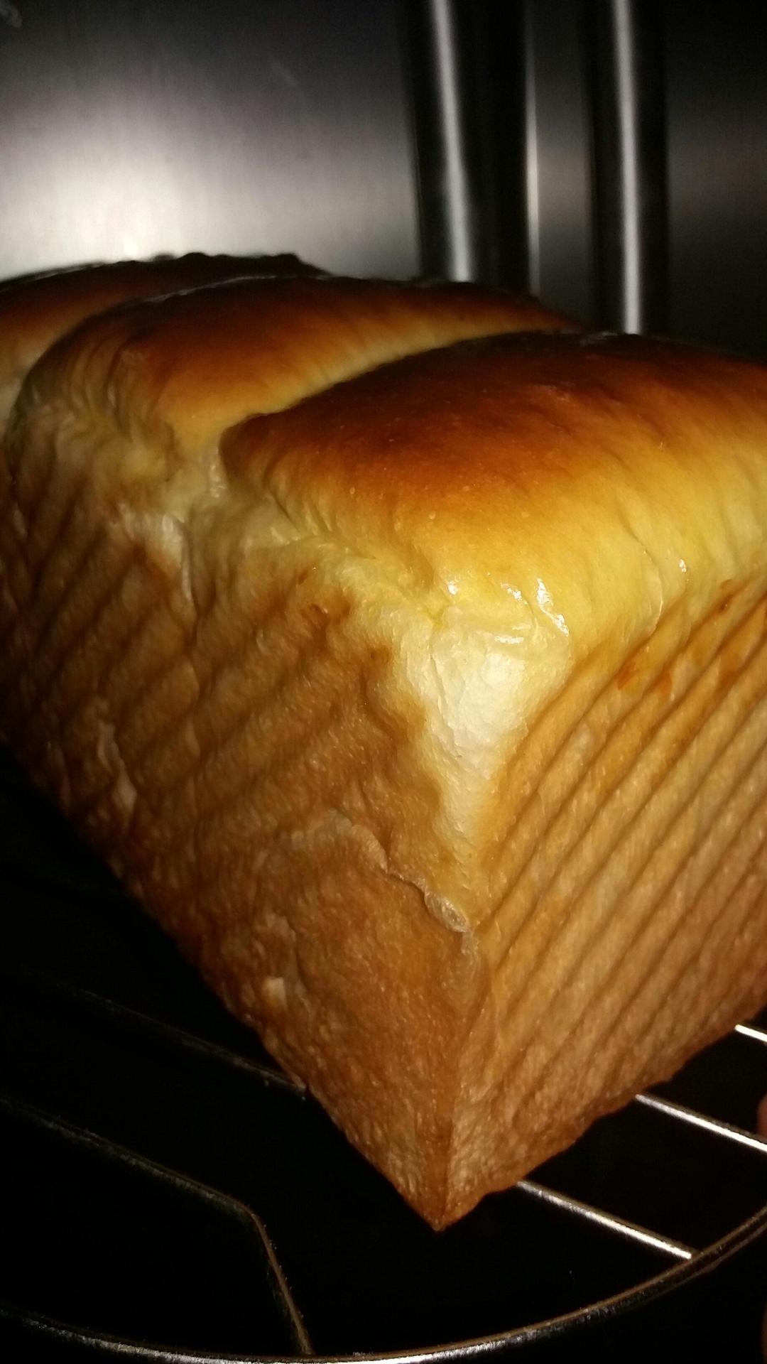 波兰种吐司         轻盈、绵软可口！的做法