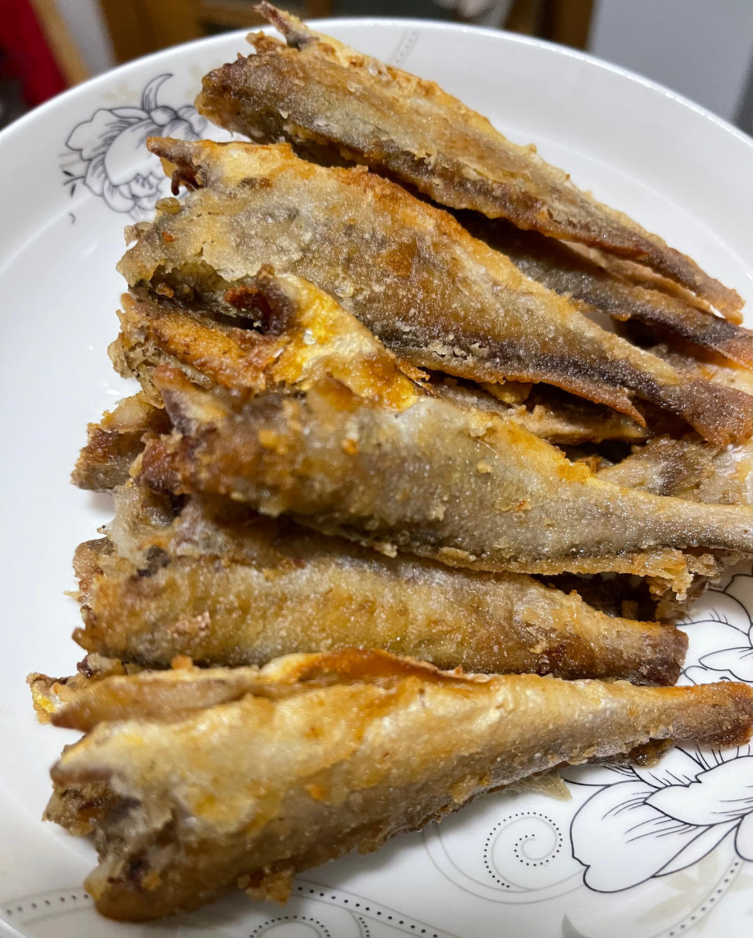 外酥里嫩：不会回软的干炸小黄鱼。