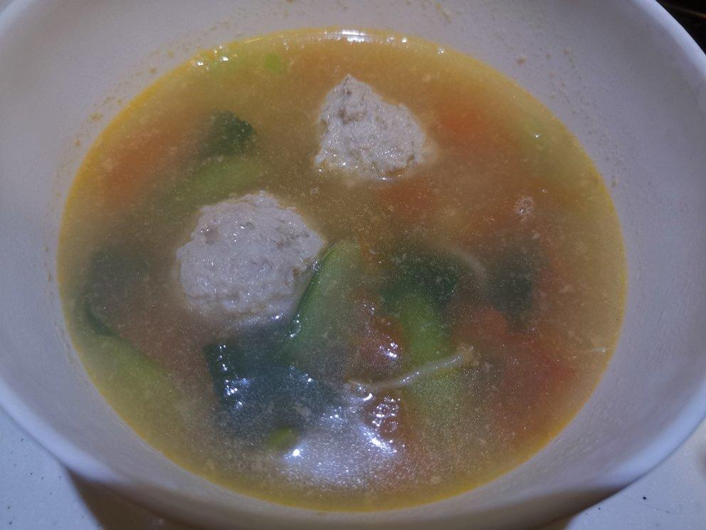 蕃茄丸子汤。