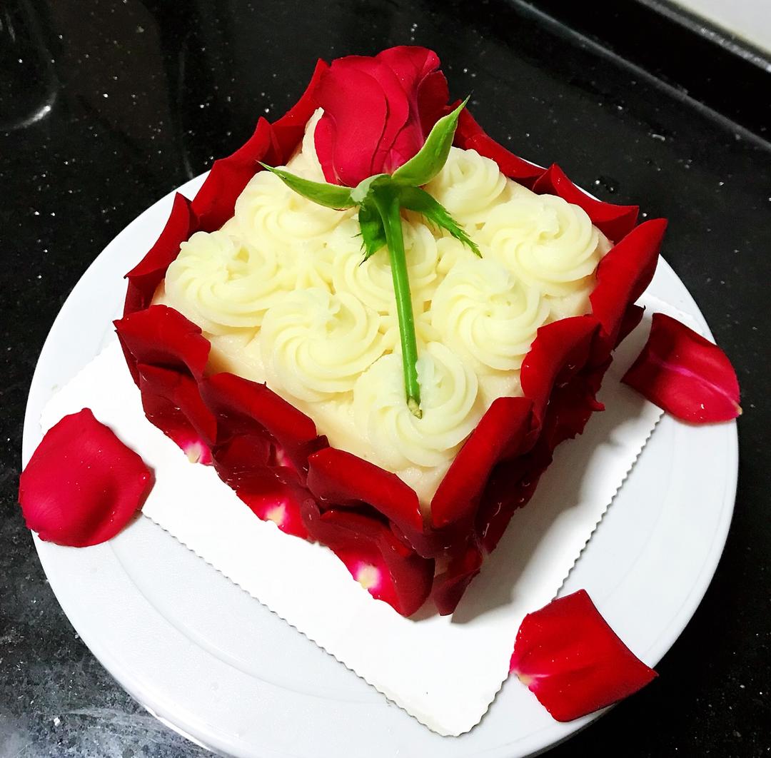 彭彭舒做的浪漫玫瑰花瓣蛋糕