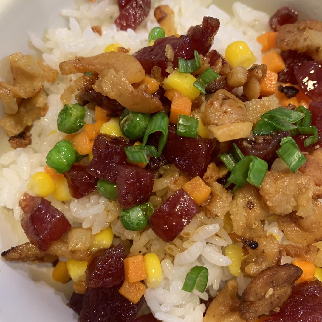 一口气吃下一大碗的猪油拌饭