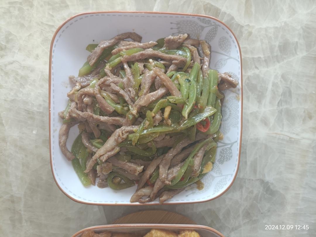 清爽解腻巨下饭的莴笋炒肉丝！
