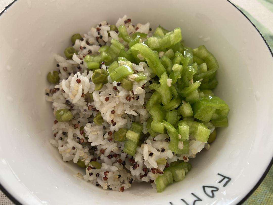 青椒拌饭的做法