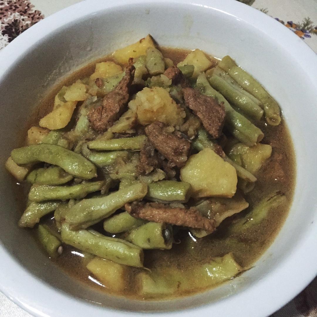 土豆芸豆五花肉