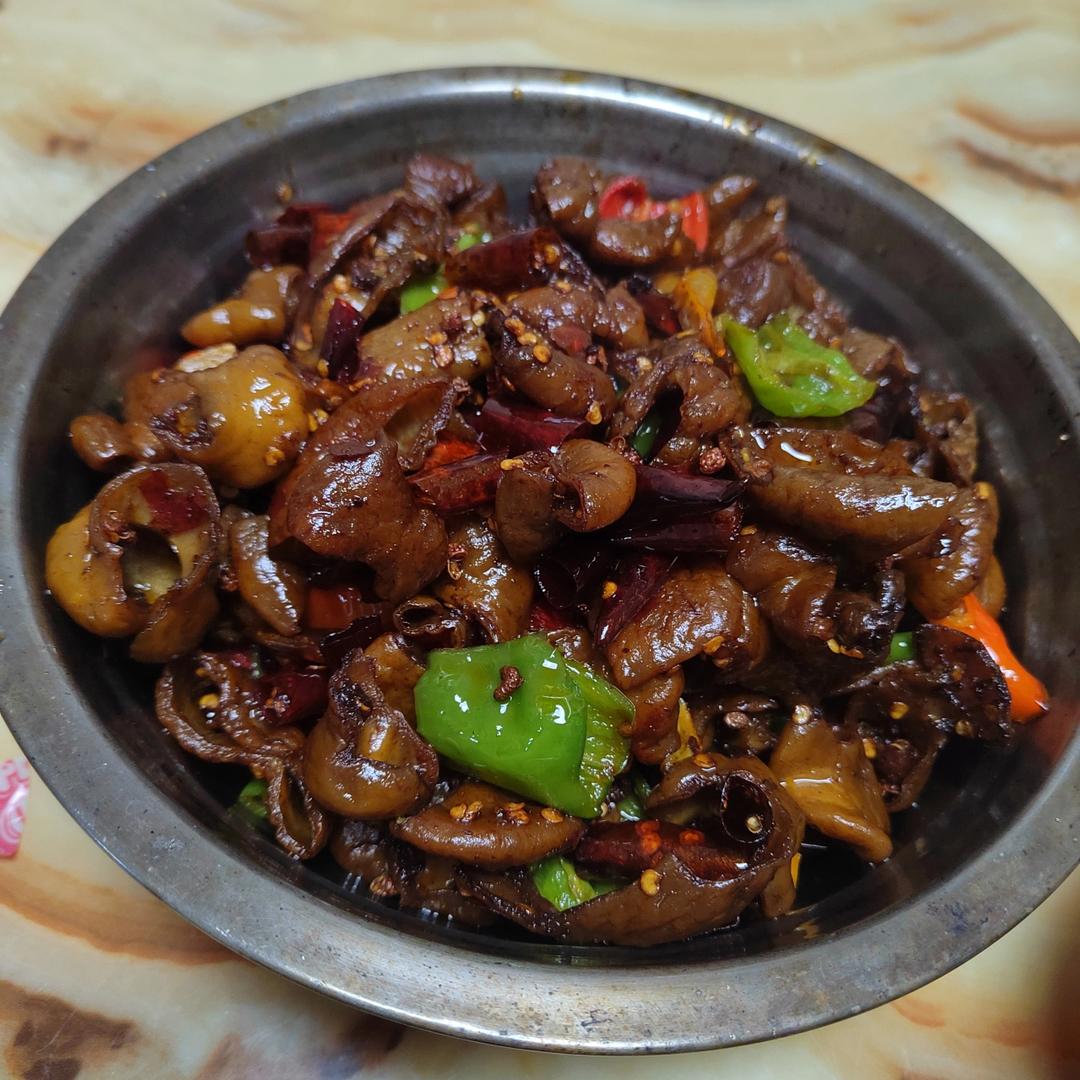 🔥干煸肥肠这样做，实在是太香了，好吃到停不下来😄