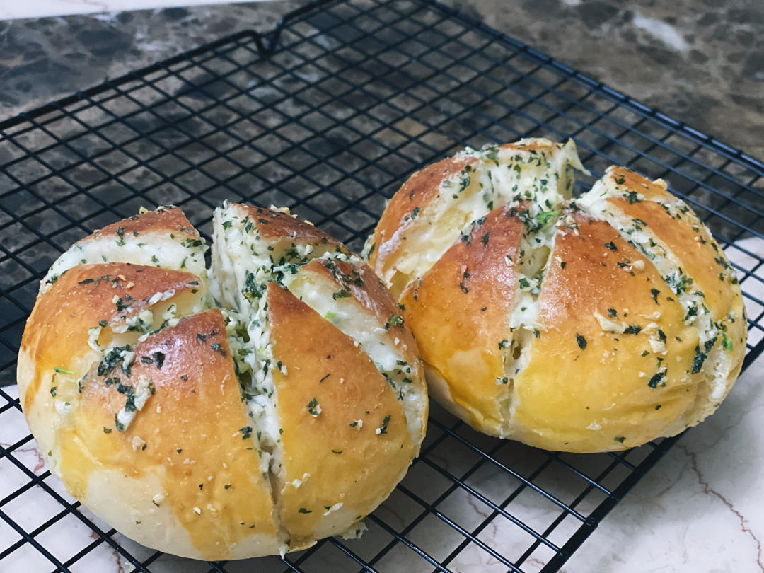 一款从韩国红到全世界的蒜香奶酪包