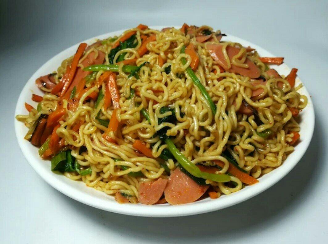 路边摊风味炒方便面