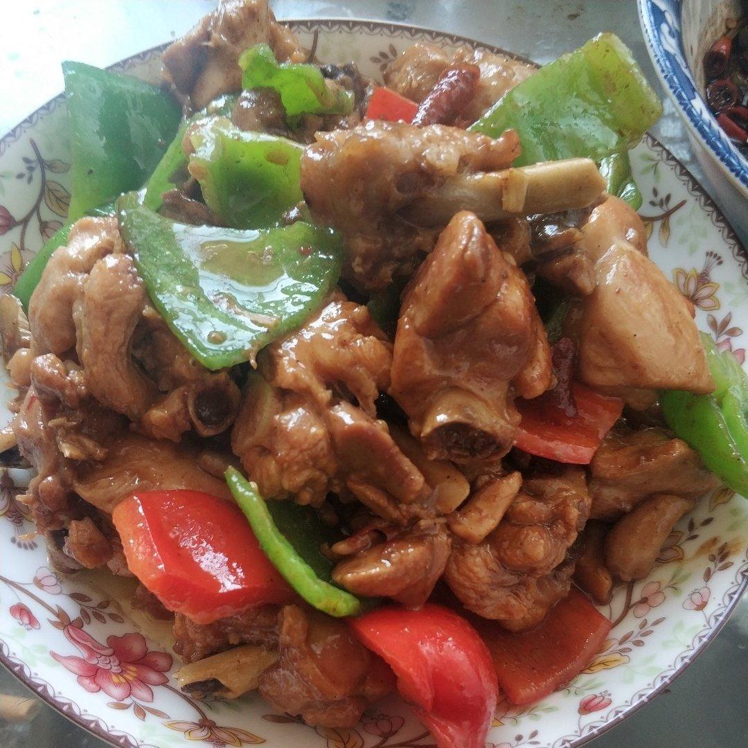 好吃到原地爆炸的黄焖鸡
