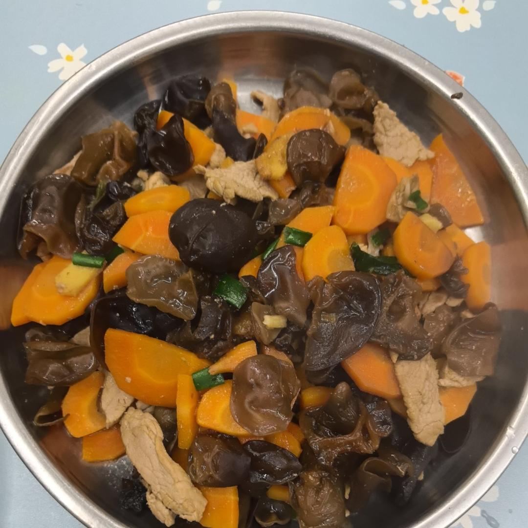 腐竹木耳炒肉