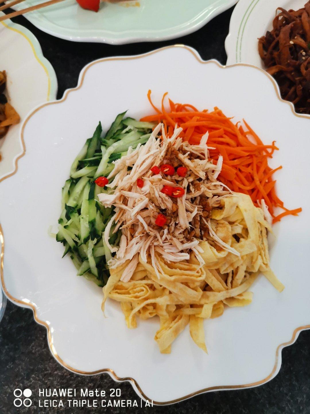 夏日爽口鸡丝蔬菜凉面