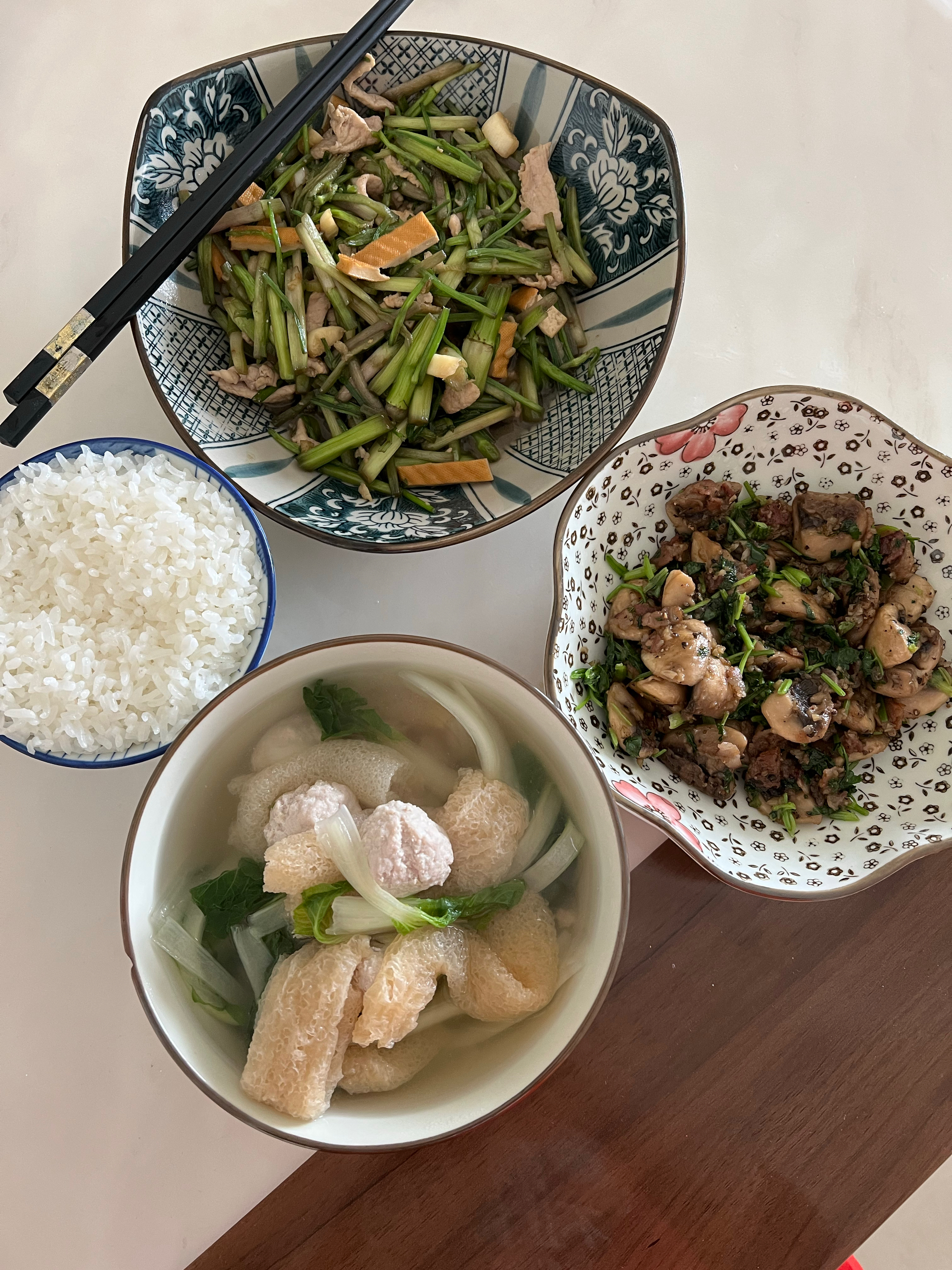 竹荪肉丸青菜汤