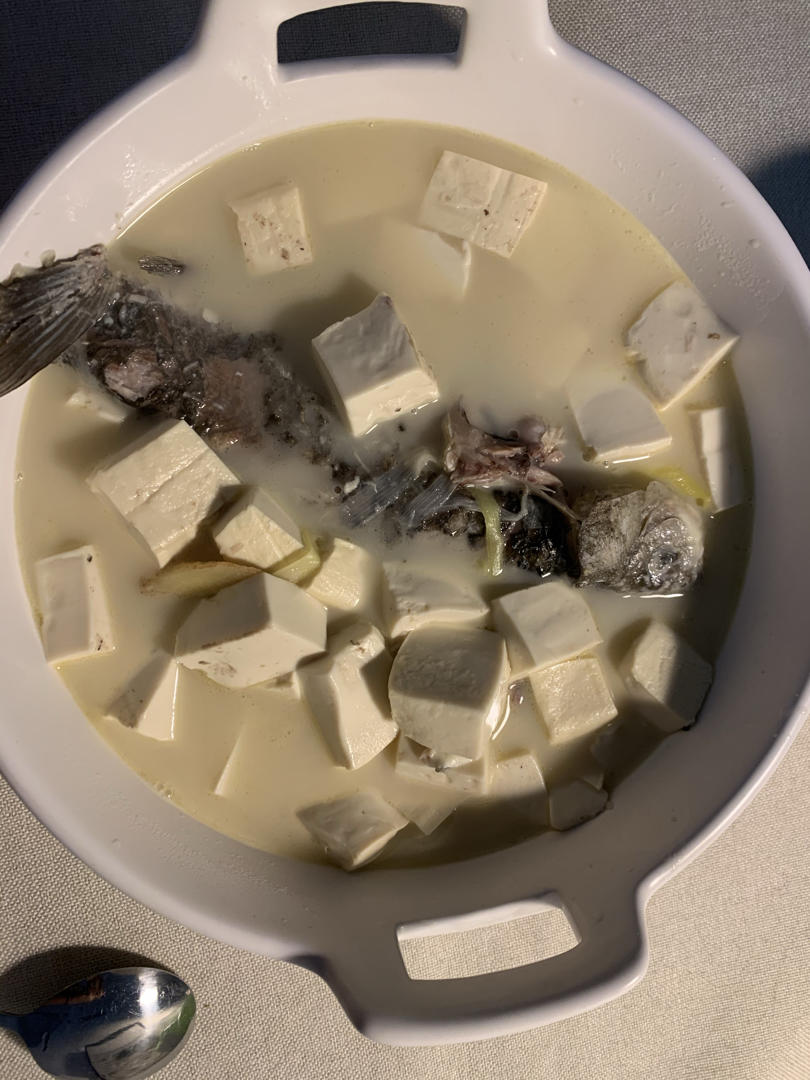 鲫鱼豆腐汤